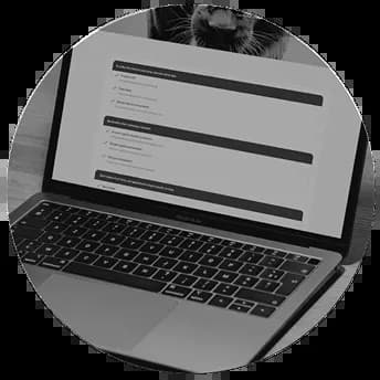 Laptop met handige checklist voor het voorbereiden op de juridische afspraak bij The Law Firm